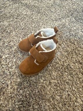 GAP Tan Suede-Look Kids Boots with White Faux Shearling